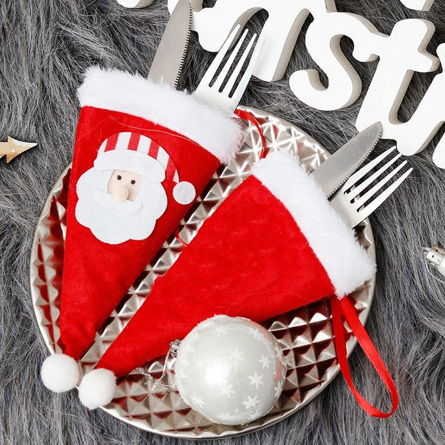 Husa decorativa festiva pentru 3 tacamuri, pentru Craciun, model caciulita cu Mos Craciun, material textil si poliester, 19 x 10 cm, Rosu